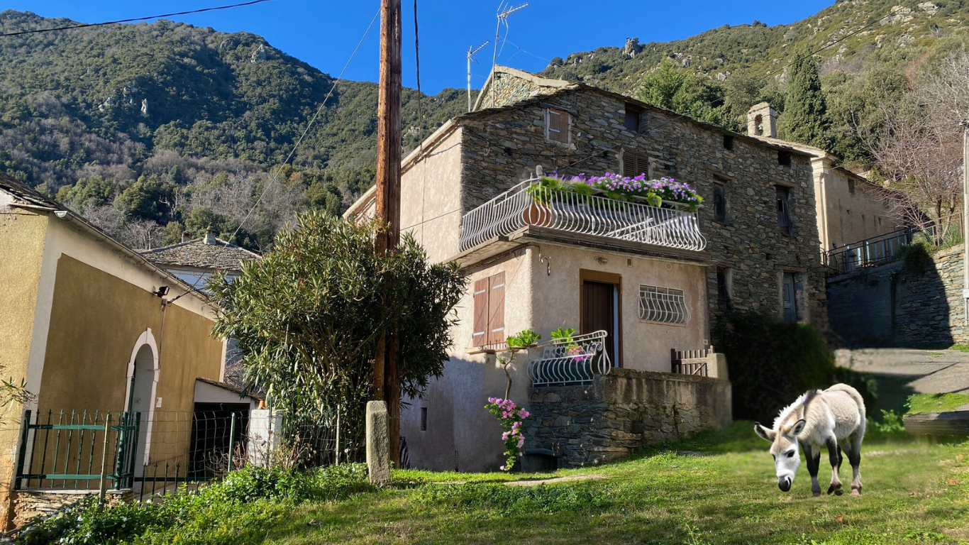 Maison de village en pierre