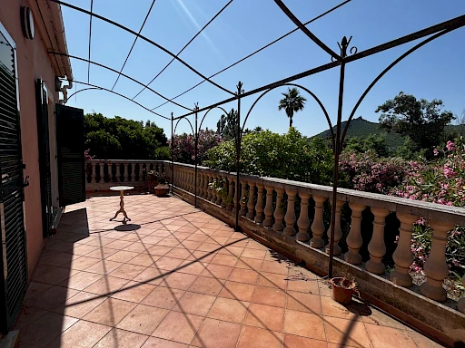 Villa de 190 m2 sur deux niveaux à 5 minutes de la plage.