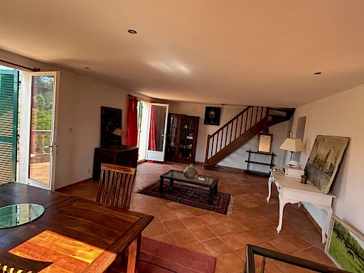 Villa de 190 m2 sur deux niveaux à 5 minutes de la plage.