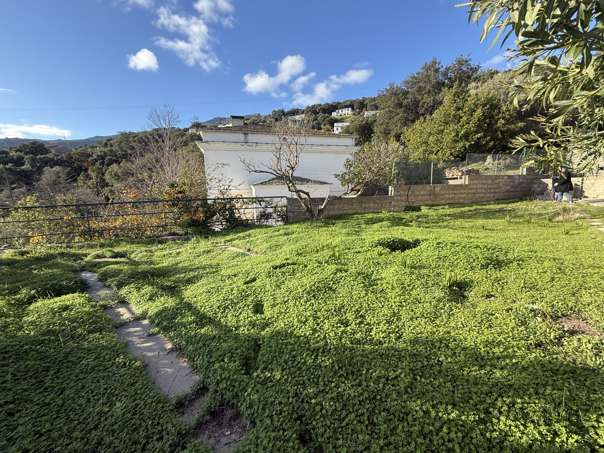 VILLA INDEPENDANTE DE 92 M2 AVEC GRANDE TERRASSE,  GARAGE et LOCAL A OUTILS