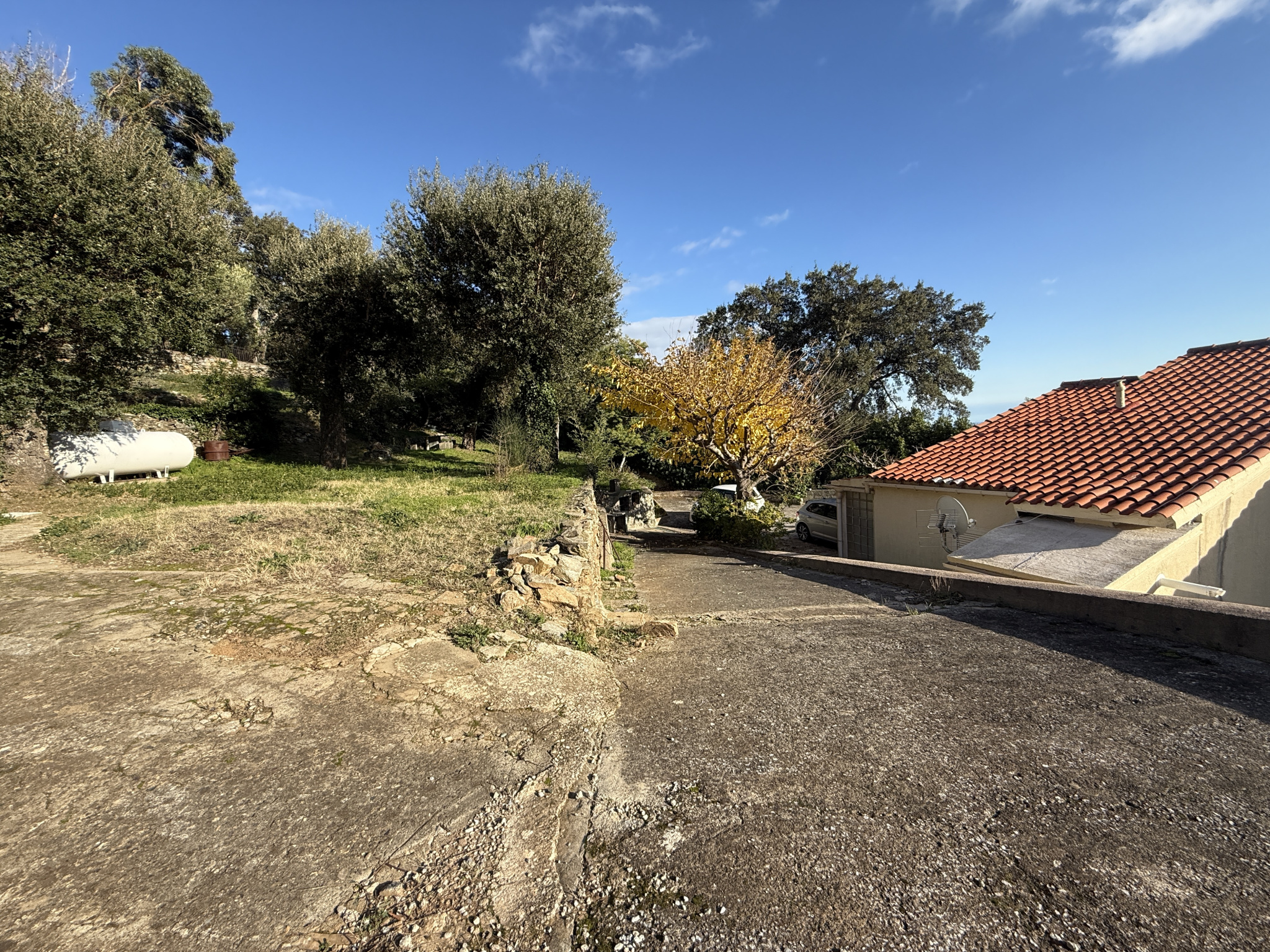 VILLA INDEPENDANTE DE 92 M2 AVEC GRANDE TERRASSE,  GARAGE et LOCAL A OUTILS