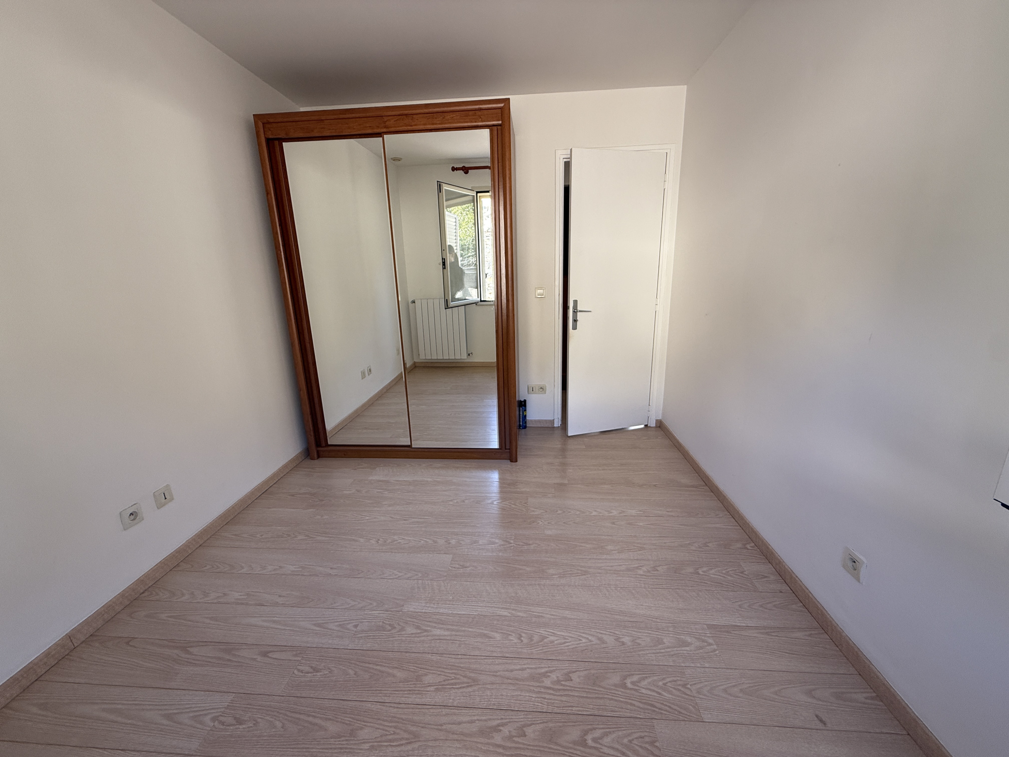 VILLA INDEPENDANTE DE 92 M2 AVEC GRANDE TERRASSE,  GARAGE et LOCAL A OUTILS