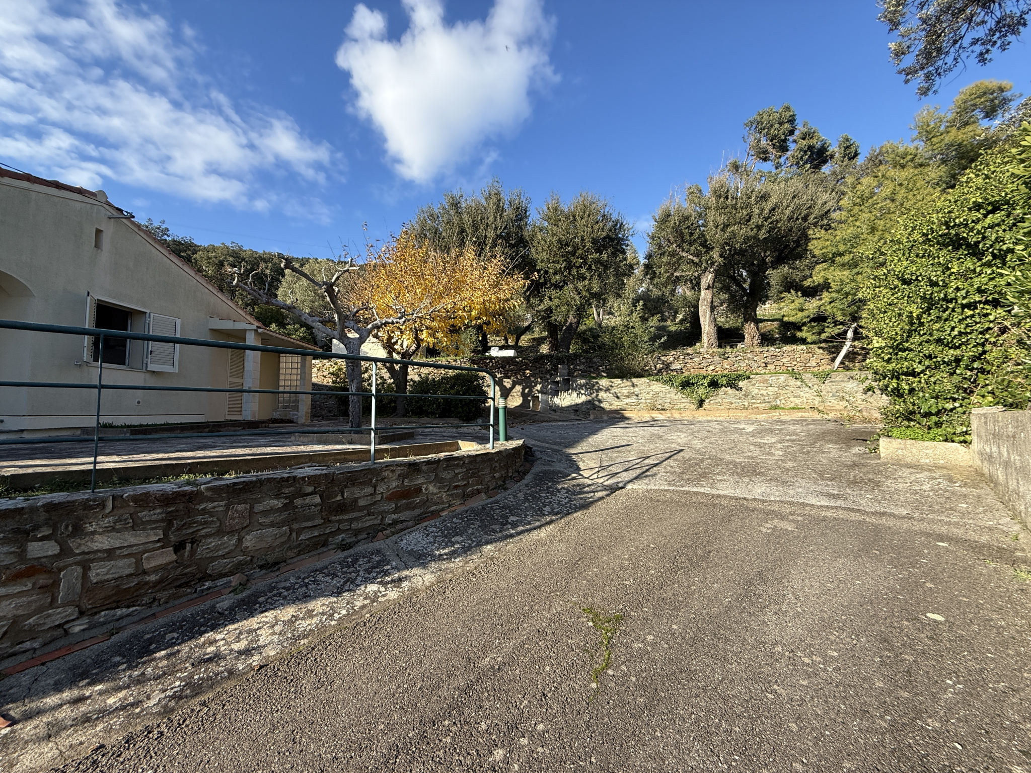 VILLA INDEPENDANTE DE 92 M2 AVEC GRANDE TERRASSE,  GARAGE et LOCAL A OUTILS