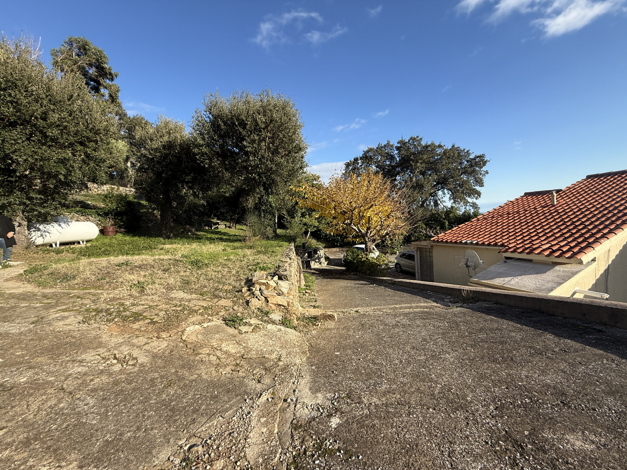 VILLA INDEPENDANTE DE 92 M2 AVEC GRANDE TERRASSE,  GARAGE et LOCAL A OUTILS