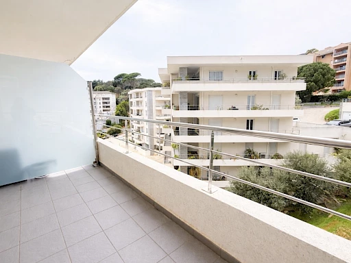 BASTIA HAUTEUR T3 avec parking privé et cave