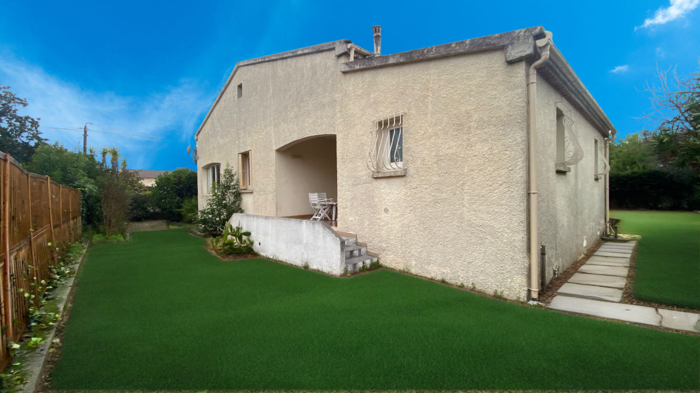 VILLA  T4 DE PLAIN-PIED AVEC GARAGE, TERRASSES CAVE ET JARDIN D'AGREMENT;