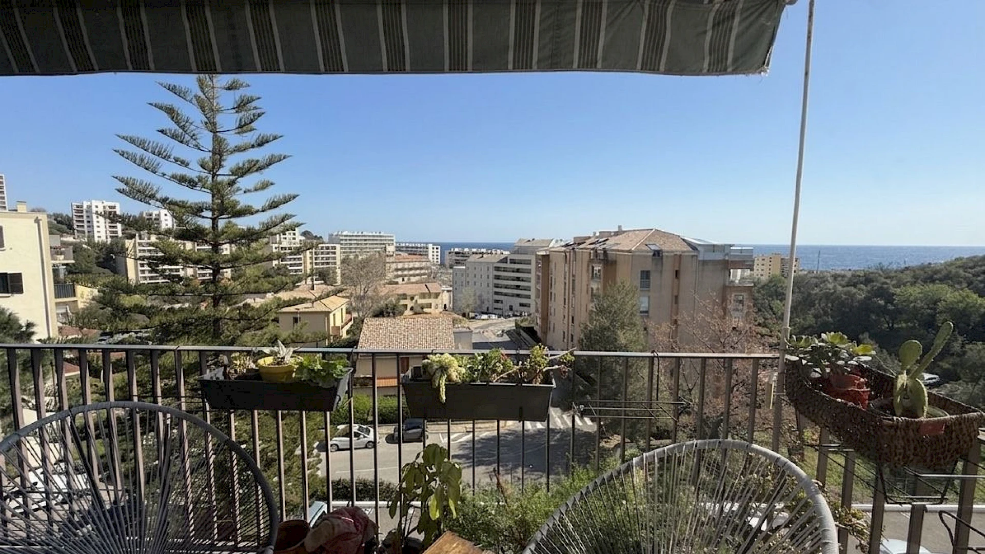 Appartement T5 avec terrasse, parking et cave à BASTIA (Toga)