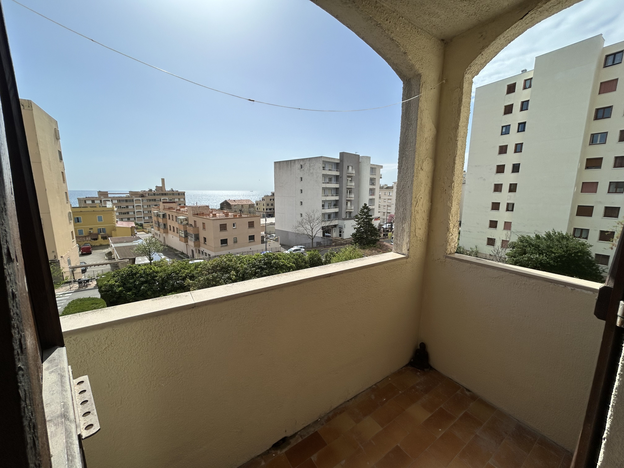 EXCLUSIVITÉ : APPARTEMENT T2 VUE MER + CAVE + PARKING (BASTIA SUD)