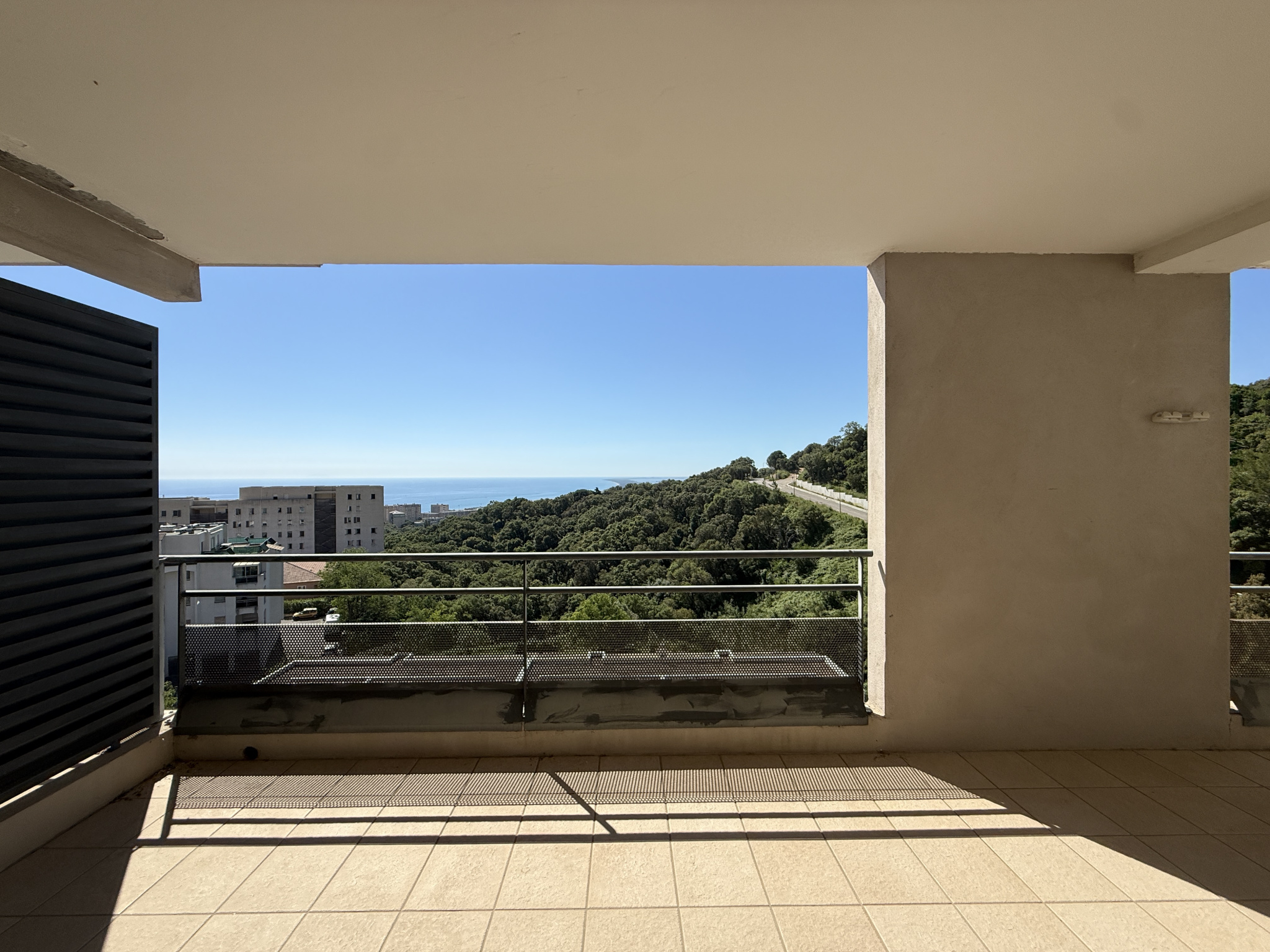 T3 de 65 m2 vue mer avec terrasse + 2 places de parking privées