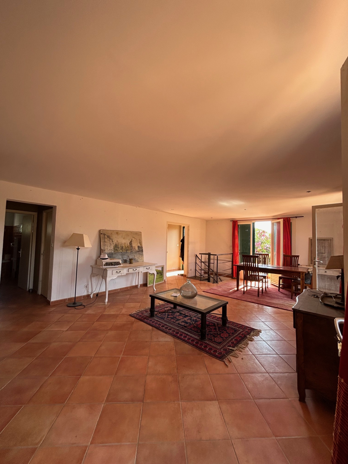 Villa de 190 m2 sur deux niveaux à 5 minutes de la plage.