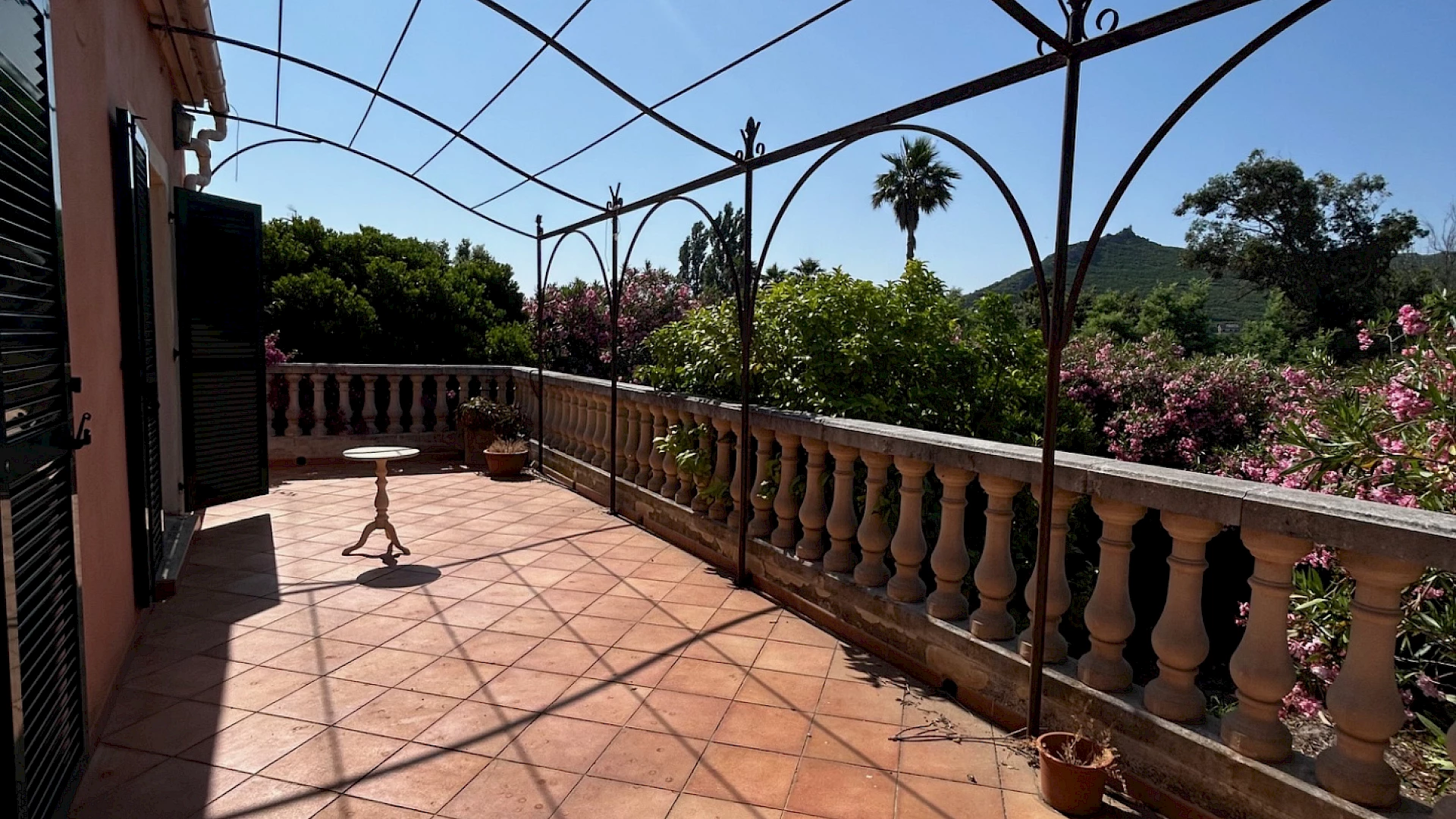 Villa de 190 m2 sur deux niveaux à 5 minutes de la plage.