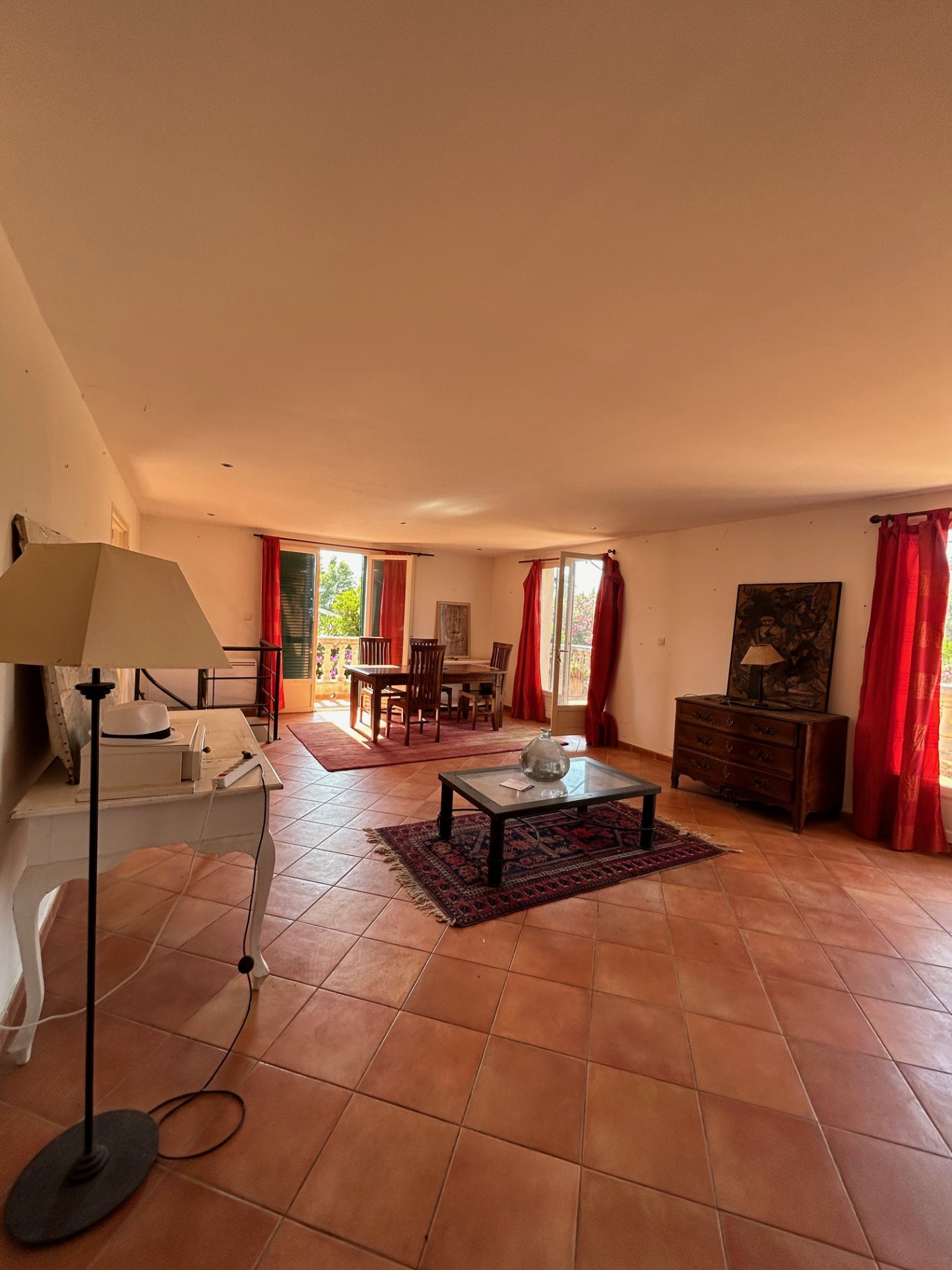 Villa de 190 m2 sur deux niveaux à 5 minutes de la plage.