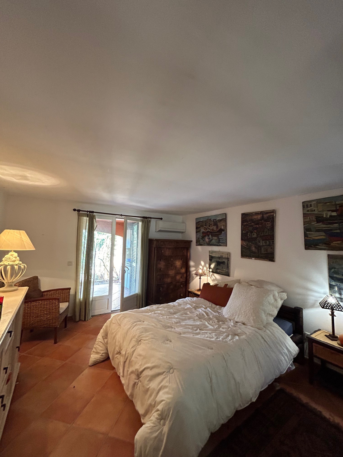Villa de 190 m2 sur deux niveaux à 5 minutes de la plage.