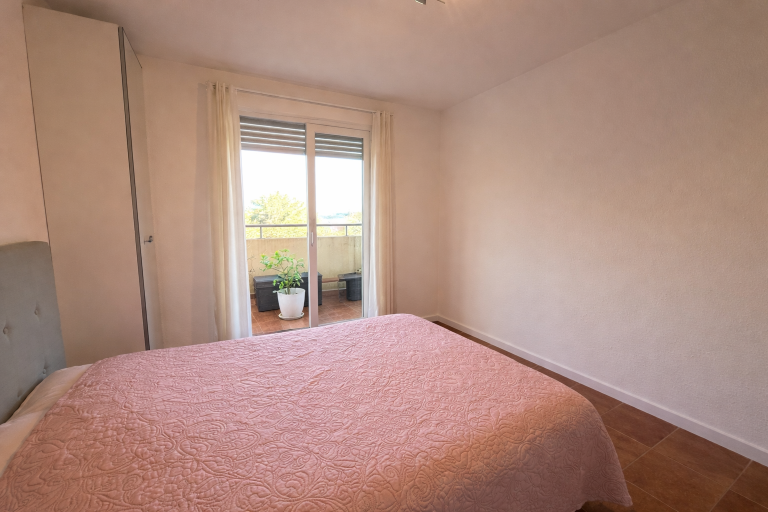 APPARTEMENT T3 DERNIER ETAGE AVEC PARKING GRANDE TERRASSE ET VUE MER