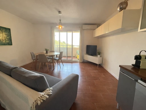 APPARTEMENT T3 DERNIER ETAGE AVEC PARKING GRANDE TERRASSE ET VUE MER