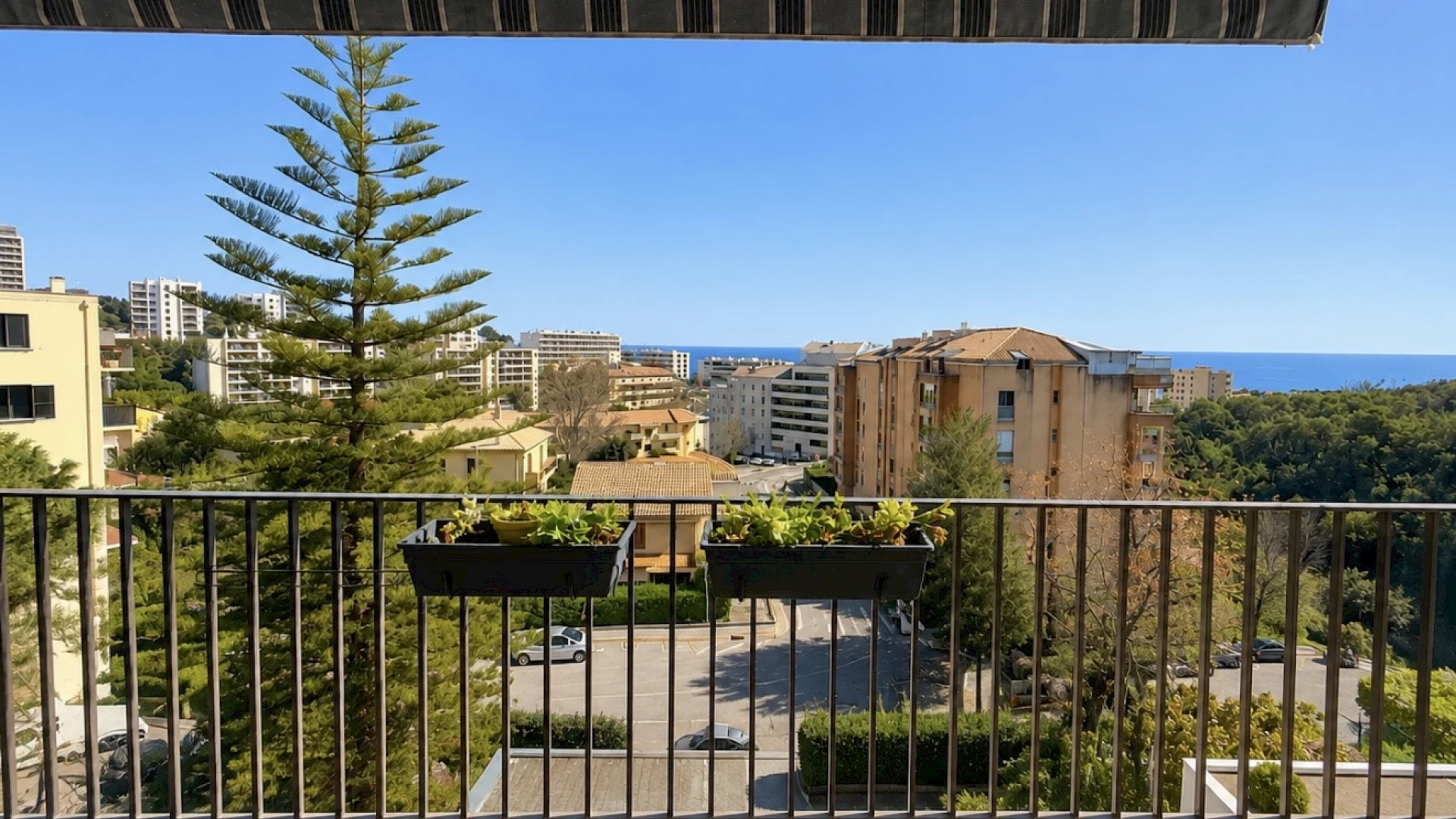 Appartement T5 avec terrasse, parking et cave à BASTIA (Toga)