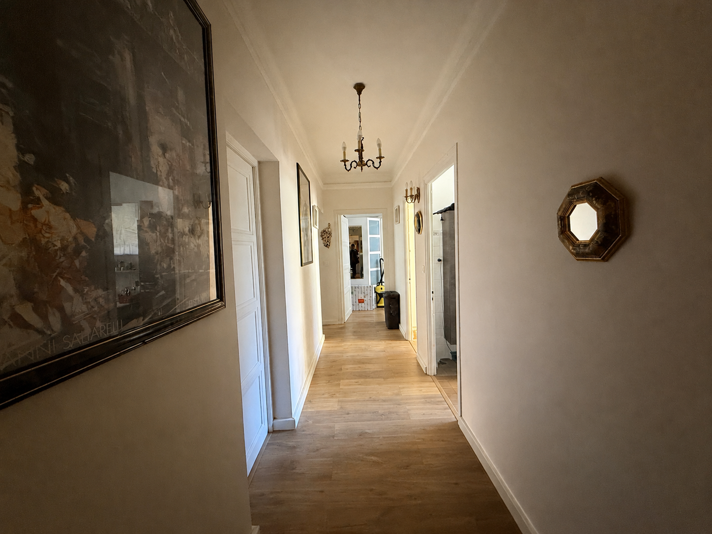Appartement de 108 m2, de type T4, traversant et lumineux.