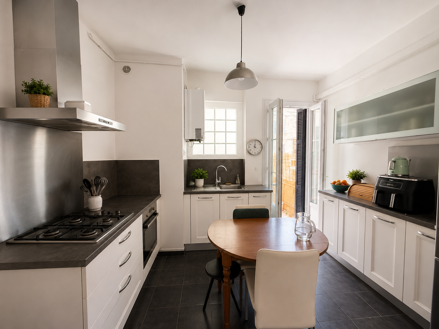 Appartement de 108 m2, de type T4, traversant et lumineux.