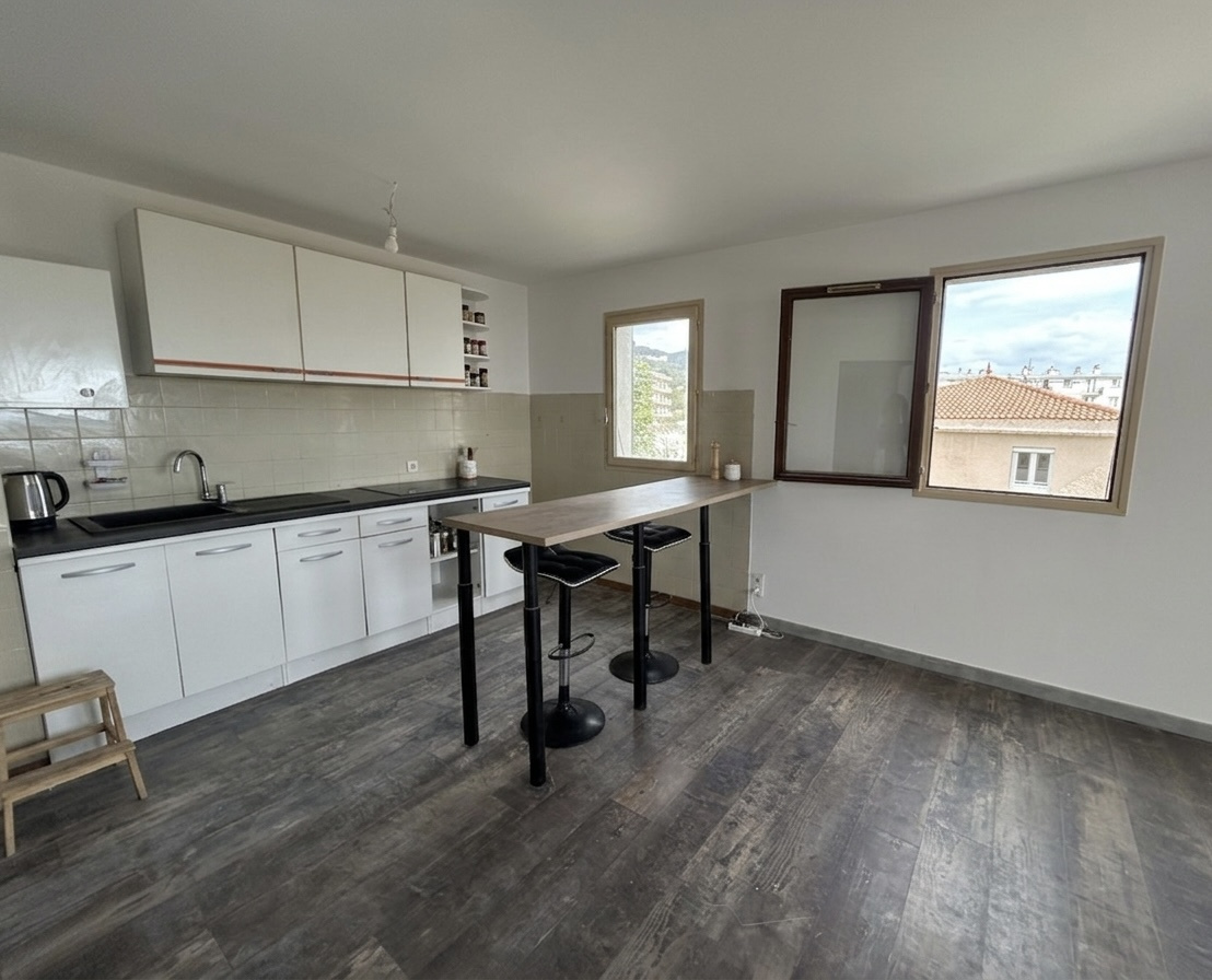EXCLUSIVITÉ : APPARTEMENT T2 VUE MER + CAVE + PARKING (BASTIA SUD)