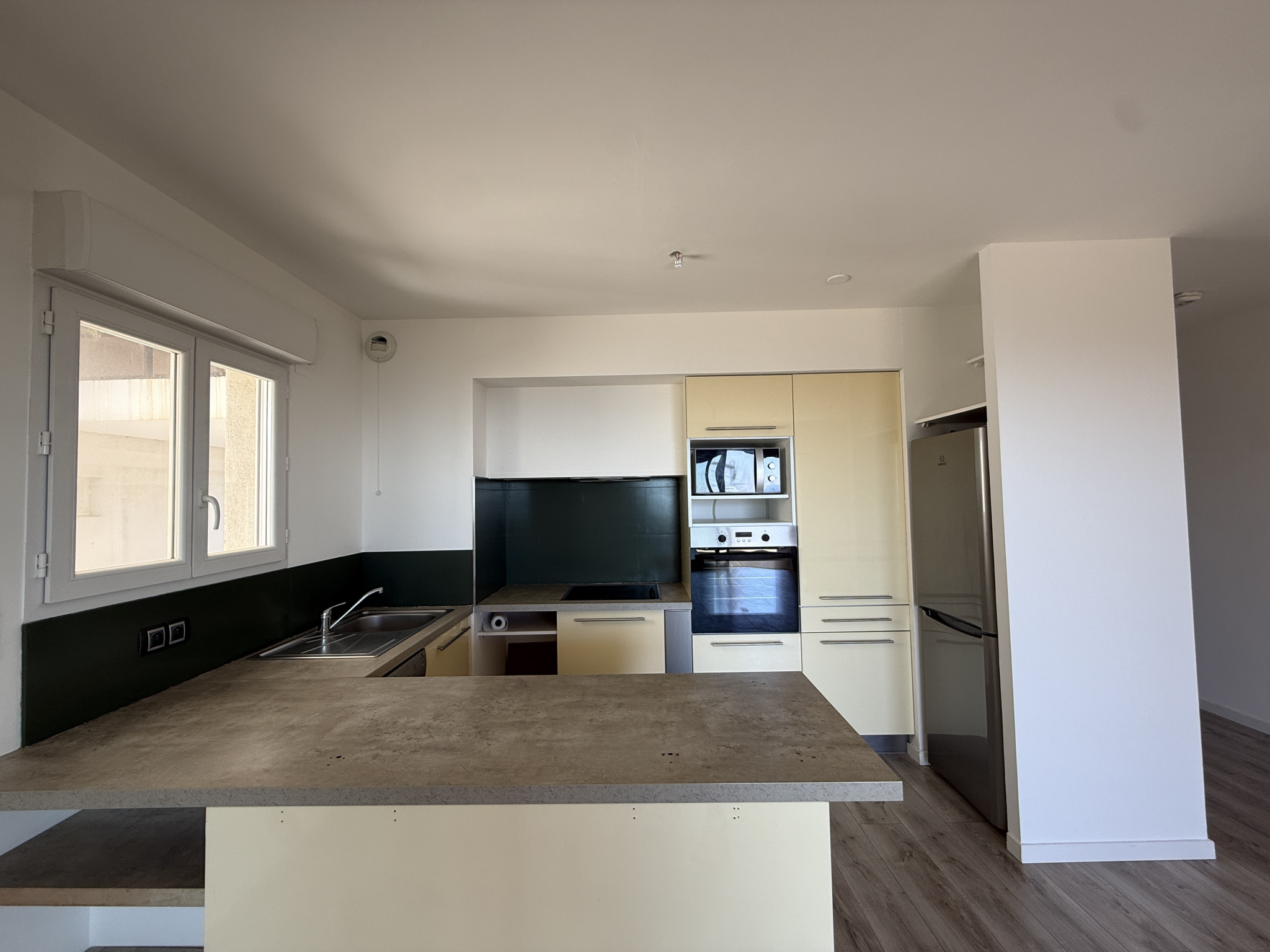 T3 de 65 m2 vue mer avec terrasse + 2 places de parking privées