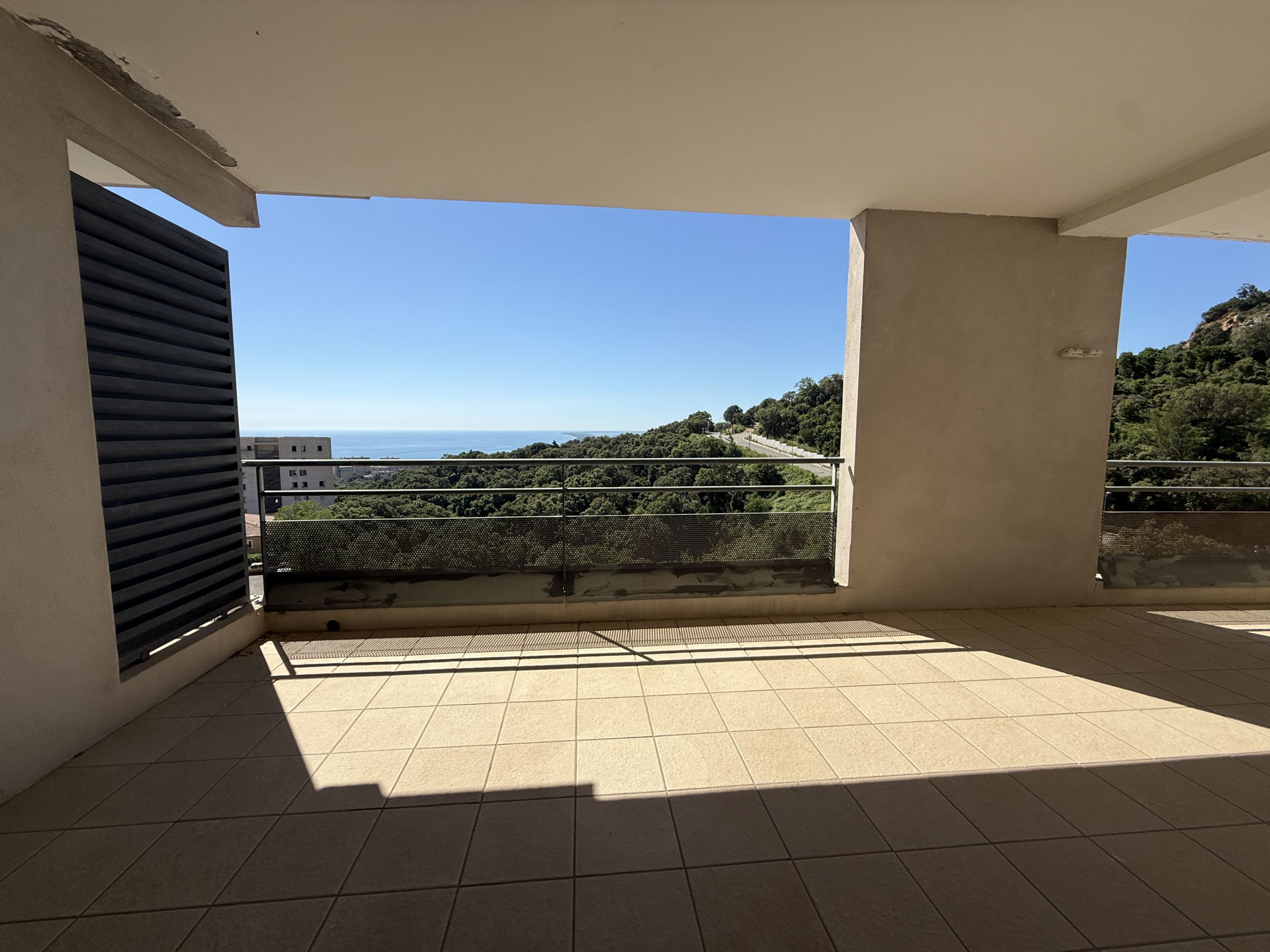 T3 de 65 m2 vue mer avec terrasse + 2 places de parking privées