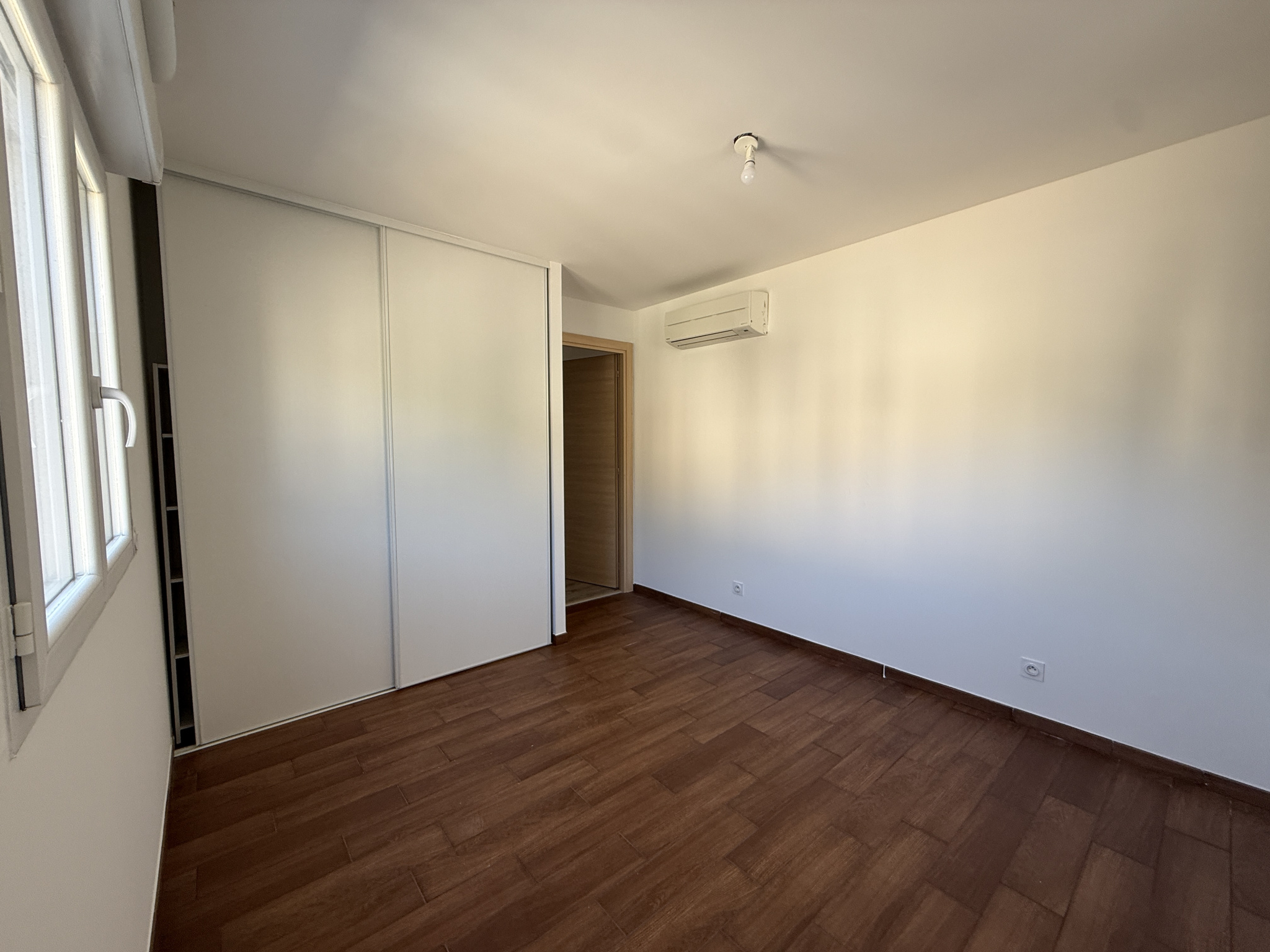 T3 de 65 m2 vue mer avec terrasse + 2 places de parking privées