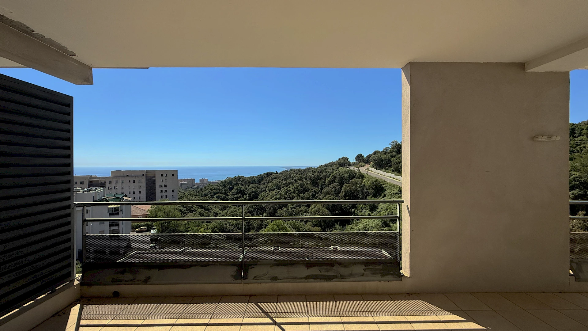 T3 de 65 m2 vue mer avec terrasse + 2 places de parking privées