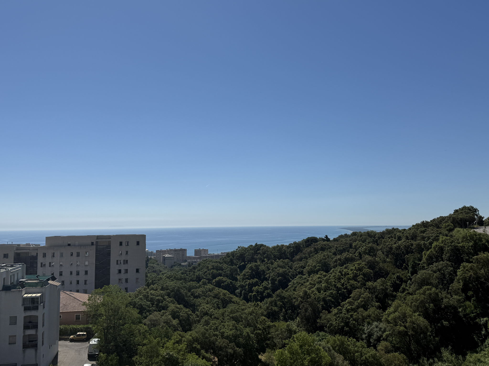 T3 de 65 m2 vue mer avec terrasse + 2 places de parking privées