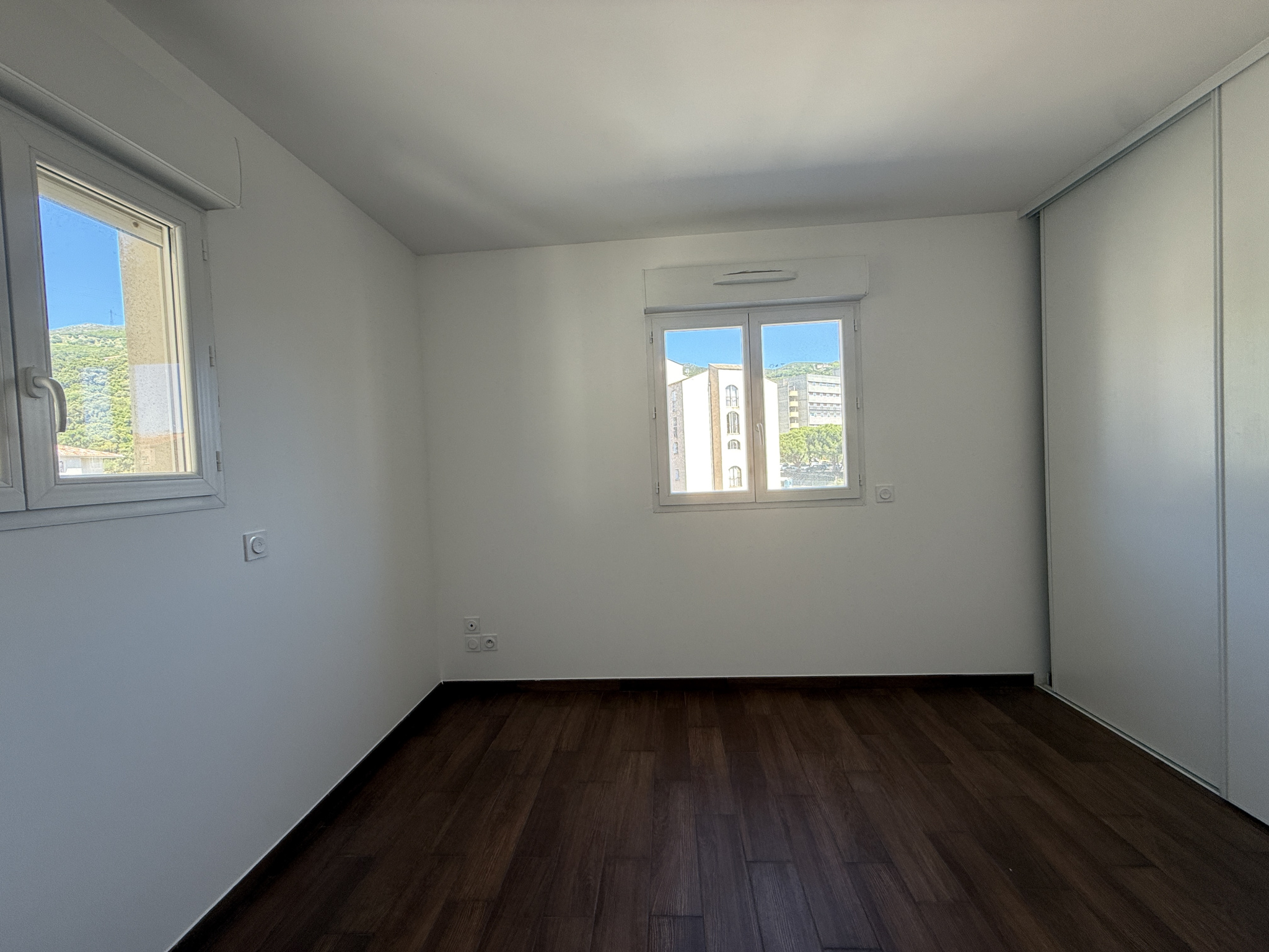 T3 de 65 m2 vue mer avec terrasse + 2 places de parking privées