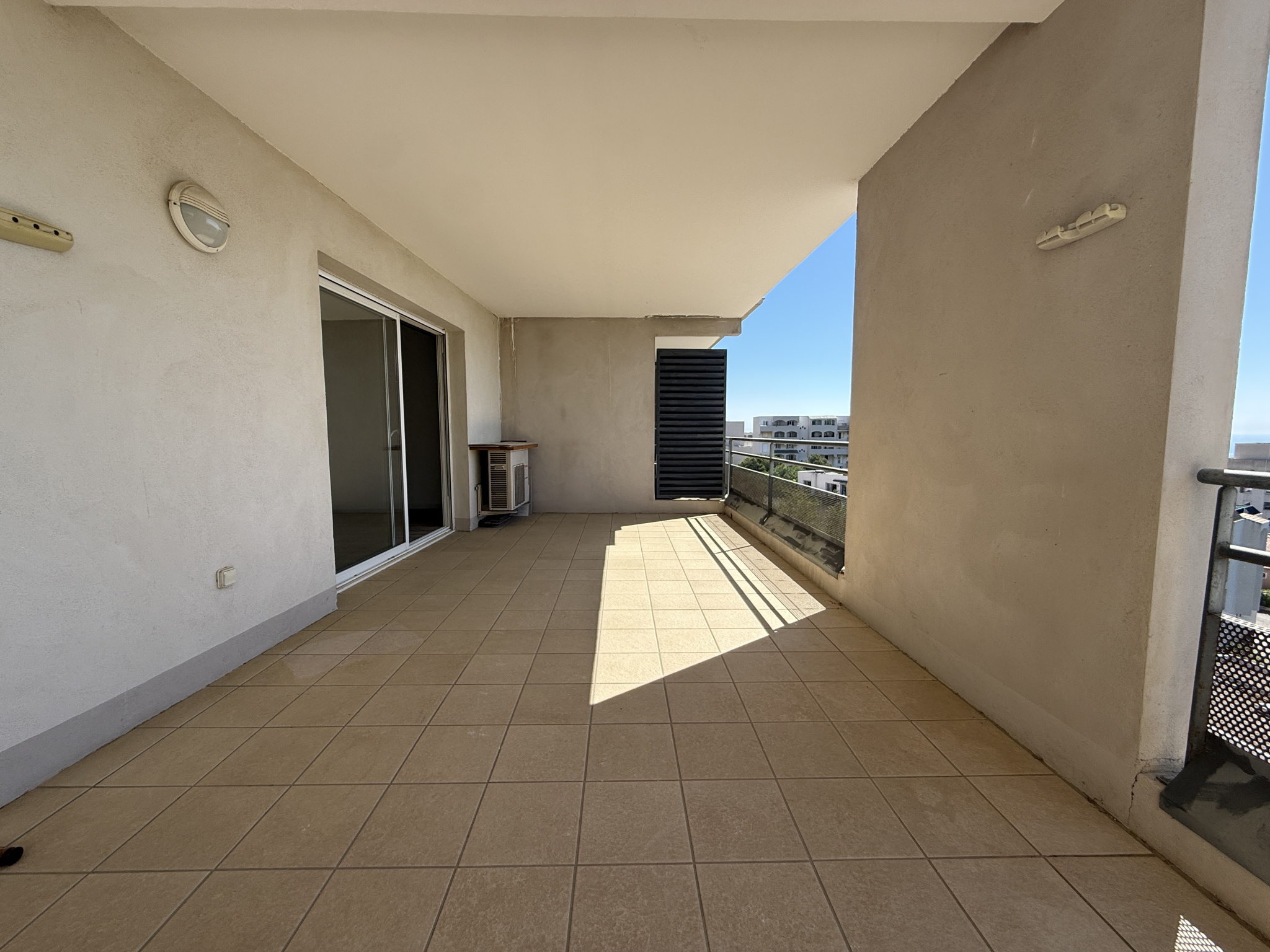 T3 de 65 m2 vue mer avec terrasse + 2 places de parking privées