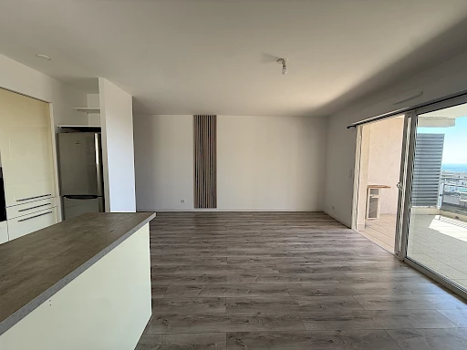 T3 de 65 m2 vue mer avec terrasse + 2 places de parking privées