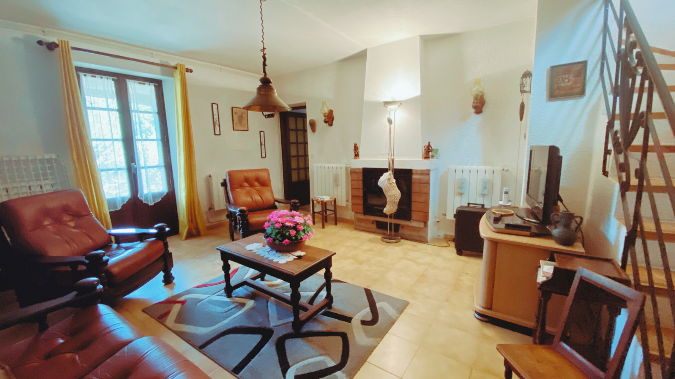 MAISON DE VILLAGE EN PIERRE DE 127 M2 AVEC GRENIER AMENAGEABLE ET JARDIN EN TERRASSE