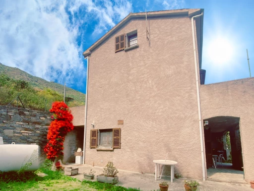 MAISON DE VILLAGE EN PIERRE DE 127 M2 AVEC GRENIER AMENAGEABLE ET JARDIN EN TERRASSE