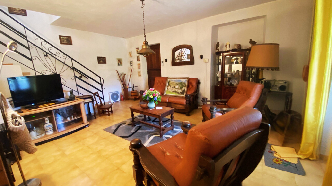 MAISON DE VILLAGE EN PIERRE DE 127 M2 AVEC GRENIER AMENAGEABLE ET JARDIN EN TERRASSE