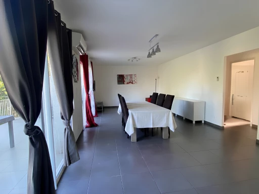 MAISON MITOYENNE DE PLAIN PIED AVEC JARDIN, TERRASSE ET CAVE.