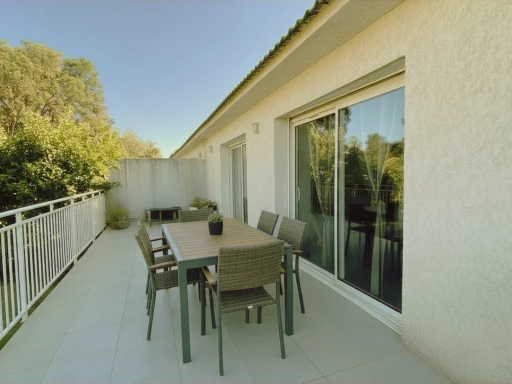 MAISON MITOYENNE DE PLAIN PIED AVEC JARDIN, TERRASSE ET CAVE.