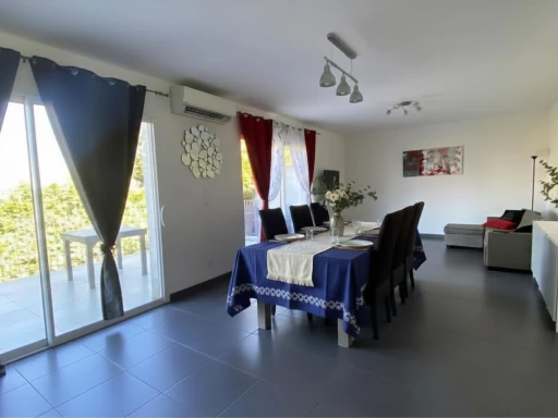 MAISON MITOYENNE DE PLAIN PIED AVEC JARDIN, TERRASSE ET CAVE.