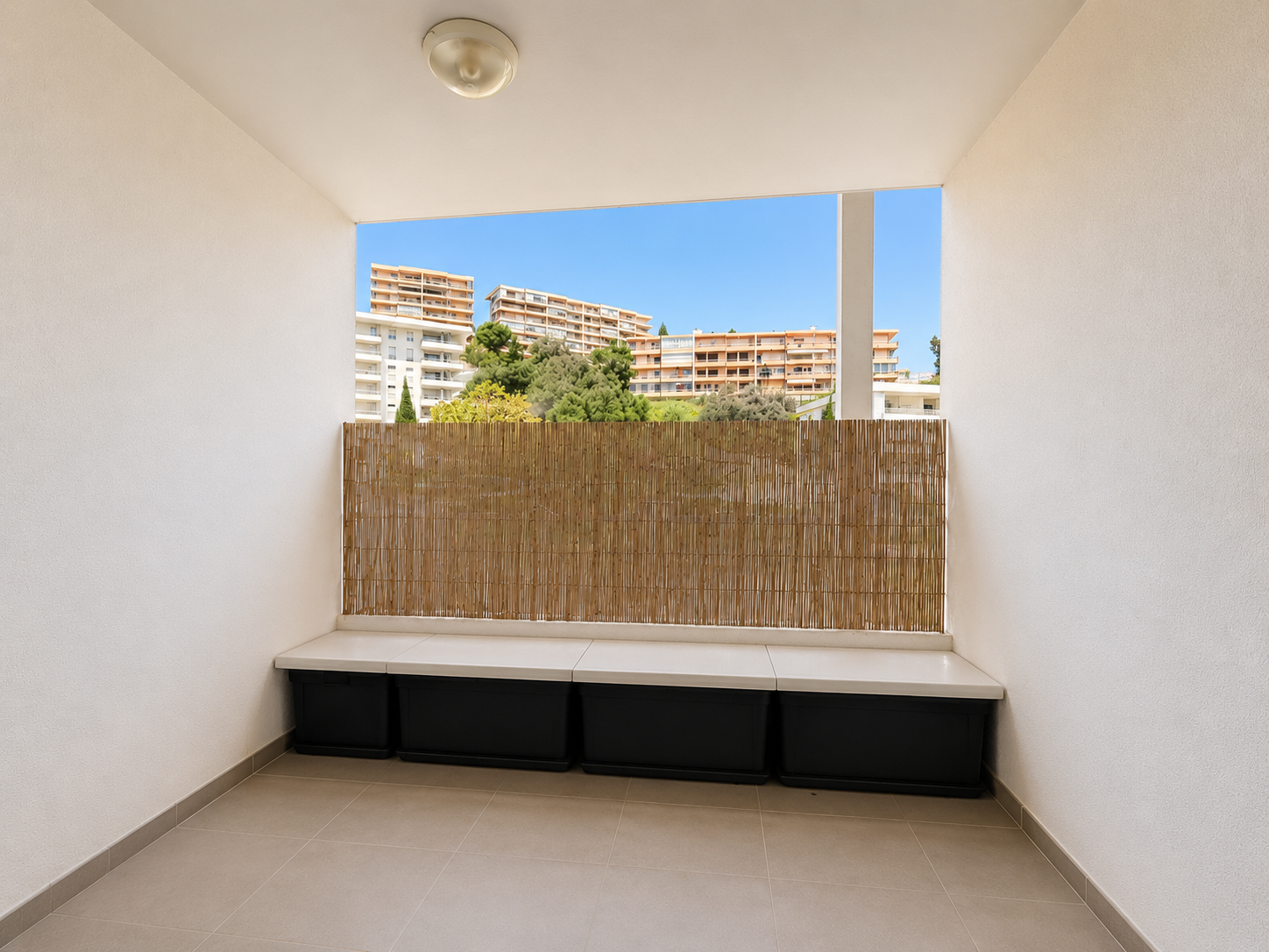 Appartement 2 pièces avec terrasse et parking à BASTIA (Hauteur )