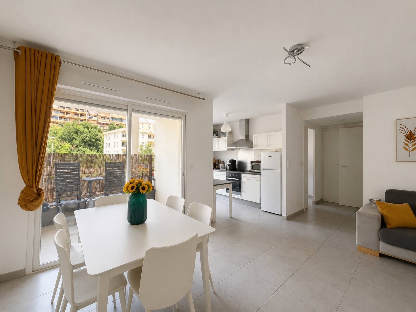 Appartement 2 pièces avec terrasse et parking à BASTIA (Hauteur )