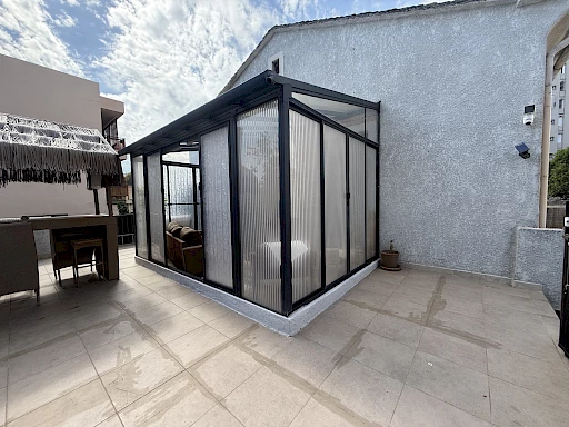APPARTEMENT T3 AU 1ER ETAGE D'UNE MAISON EN PIERRE
