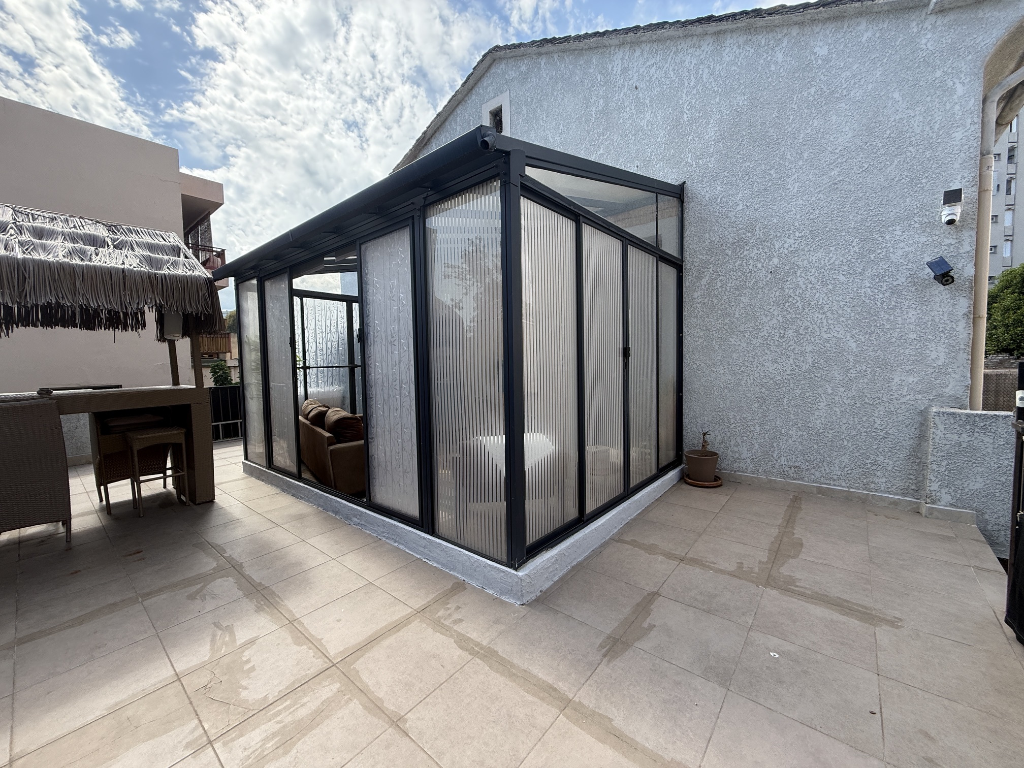 APPARTEMENT T3 AU 1ER ETAGE D'UNE MAISON EN PIERRE