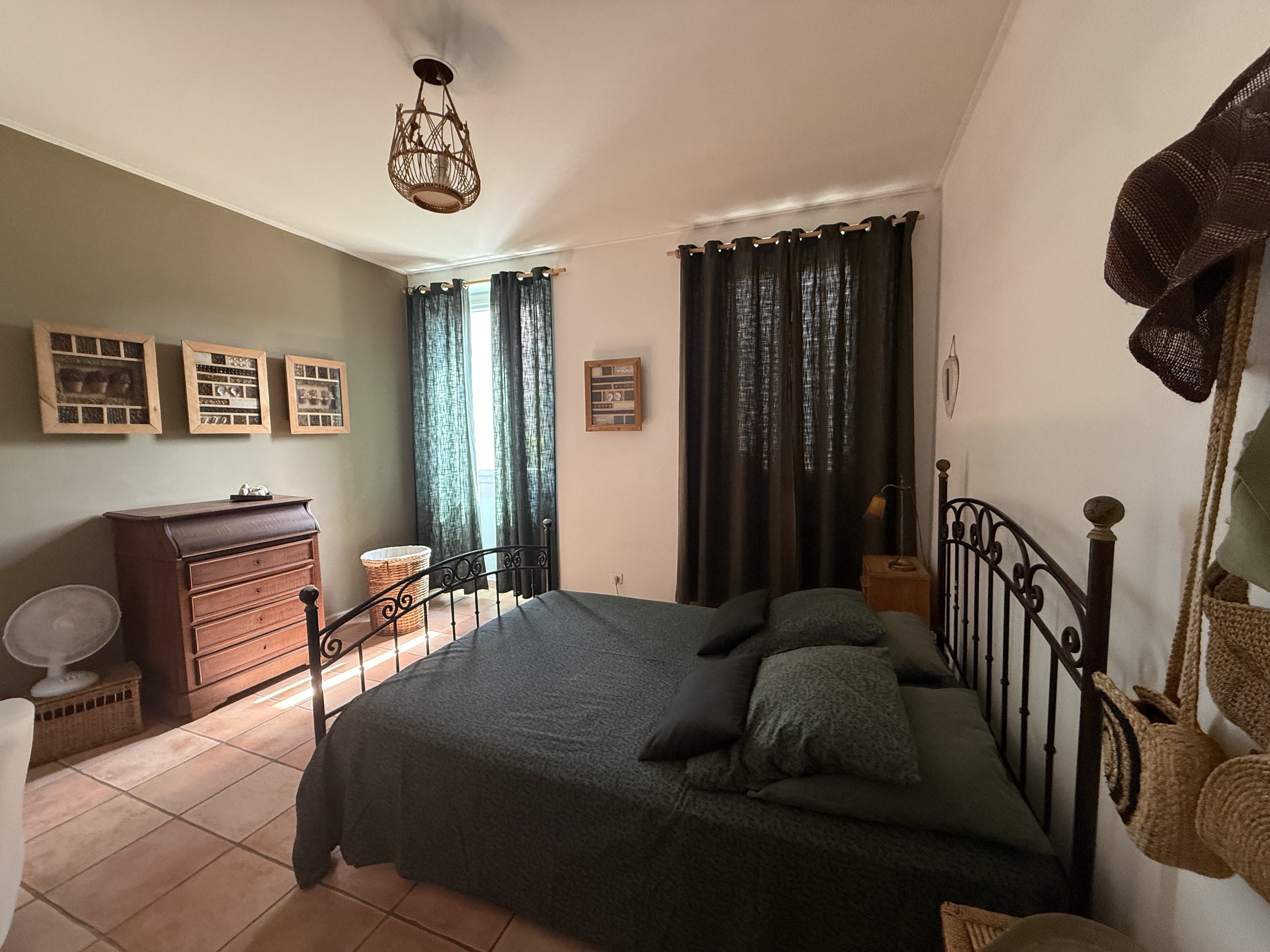 APPARTEMENT T3 AU 1ER ETAGE D'UNE MAISON EN PIERRE