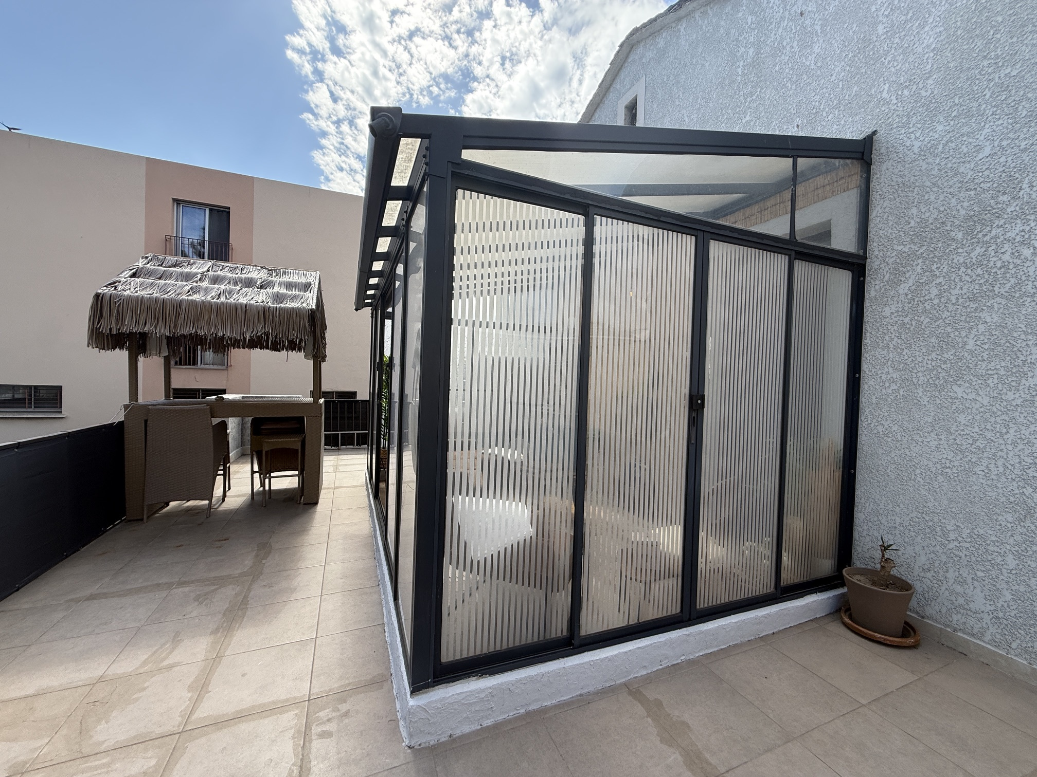APPARTEMENT T3 AU 1ER ETAGE D'UNE MAISON EN PIERRE