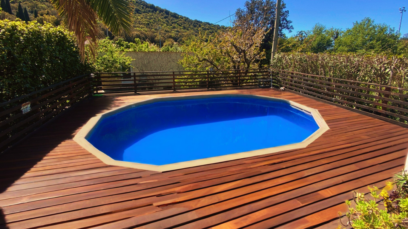 VILLA AVEC PISCINE, CARPORT, PARKINGS, ATELIERS, STUDIO AVEC JARDIN, APPARTEMENT T3 AVEC PISCINE ET JARDIN