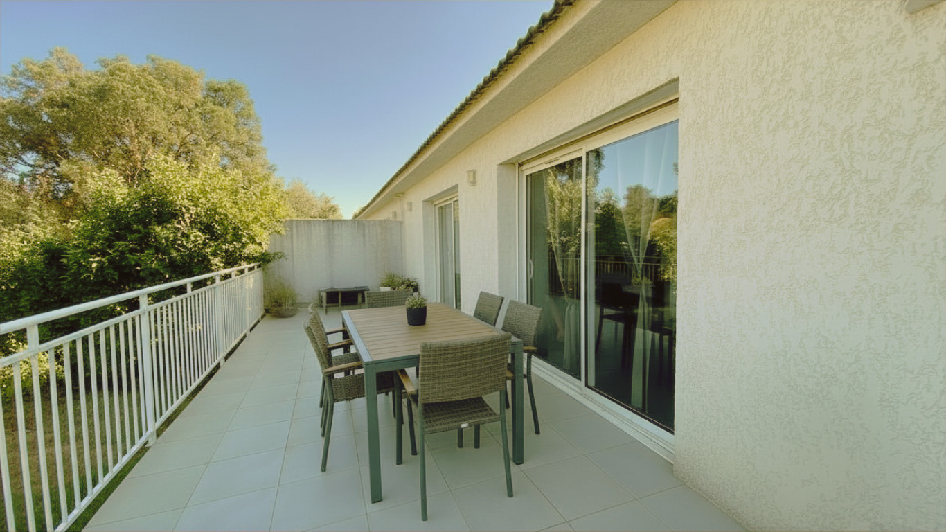 MAISON MITOYENNE DE PLAIN PIED AVEC JARDIN, TERRASSE ET CAVE.