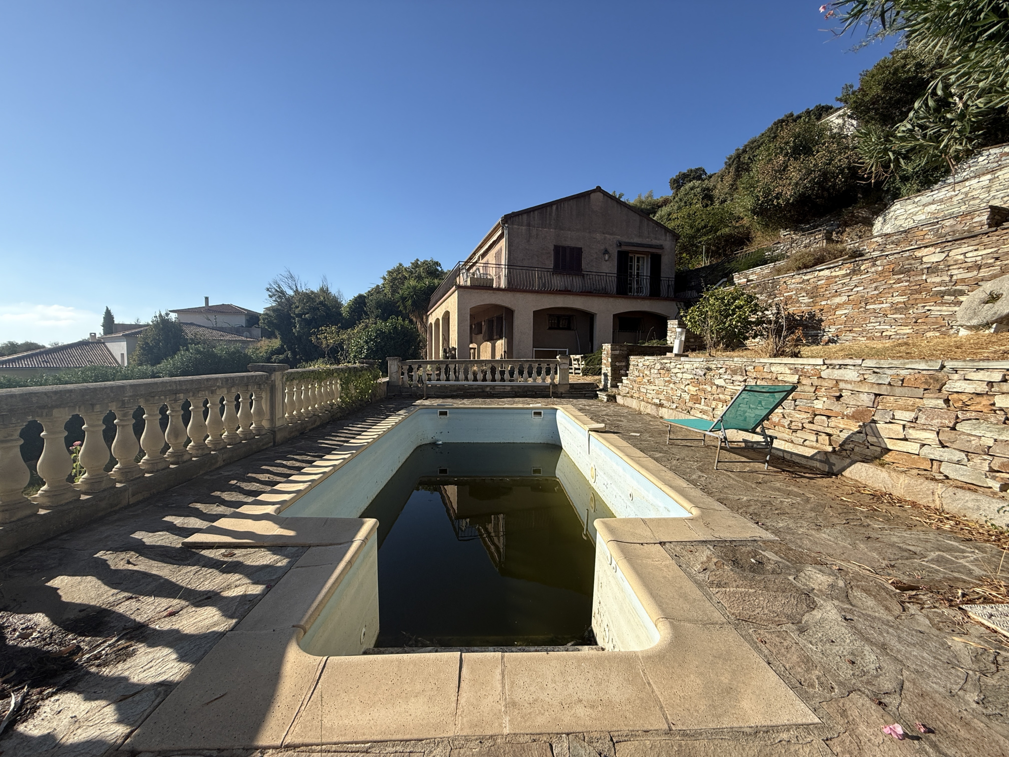 Villa individuelle sur un terrain de 2038m2 à SAN MARTINO DI LOTA (Entrée du cap)